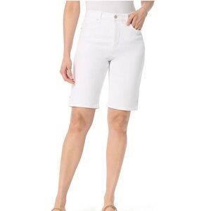 NWT Gloria Vanderbilt White Knee-Length Bermuda Shorts